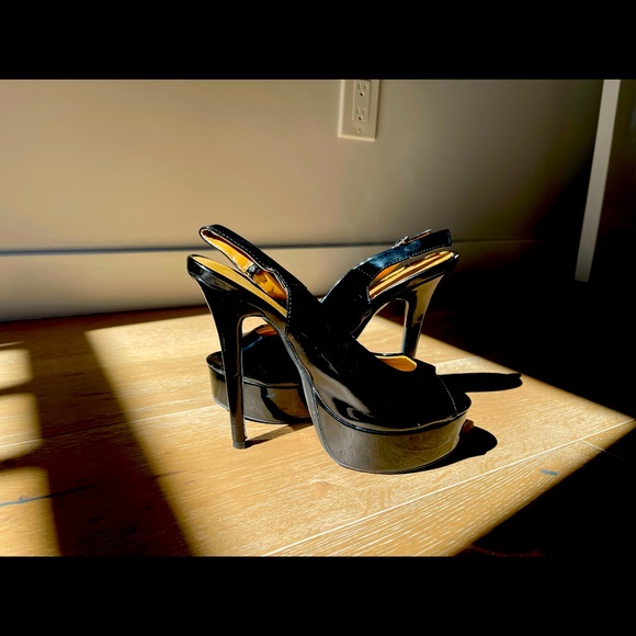 Laundry by Design Shoes - Platform 4.5” black Laundry heals. Very comfortable to wear all day.